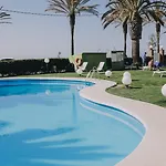 Subur Maritim מלון סיטגס