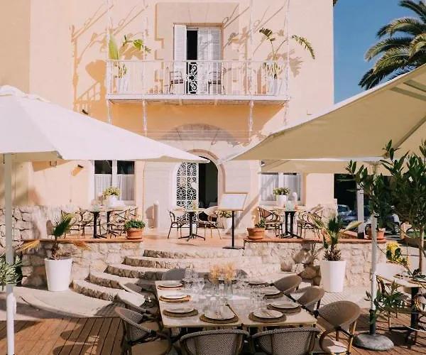 Subur Maritim מלון