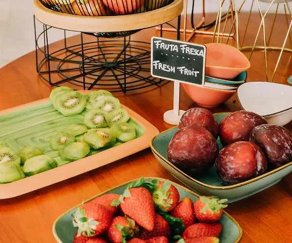 Subur Maritim 4* סיטגס