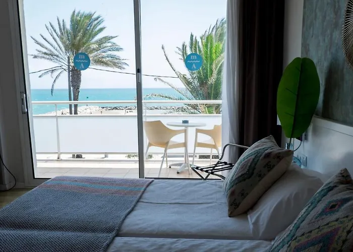 Subur Maritim 4* סיטגס