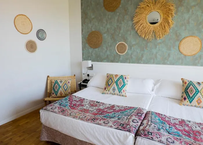 Subur Maritim 4* סיטגס