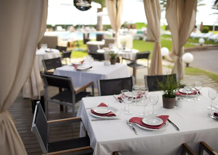 Subur Maritim מלון סיטגס