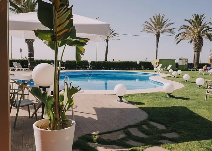 Subur Maritim 4* סיטגס