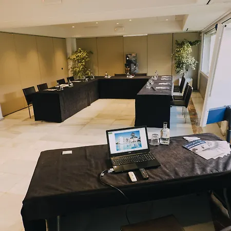 Subur Maritim Готель Сіджас