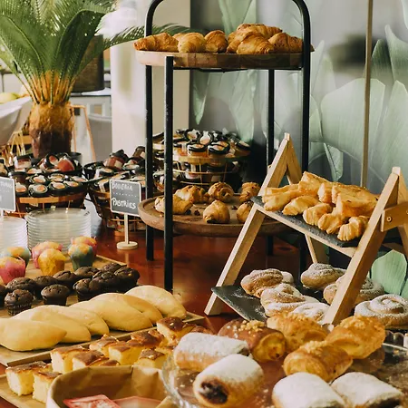 Subur Maritim Szálloda