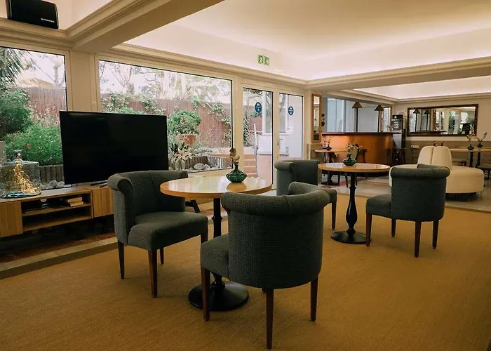 苏布尔酒店 锡切斯